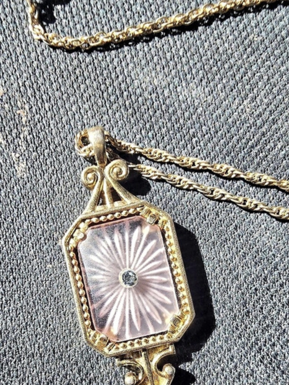 Avon Frostlights Pendant Necklace Gold & Pink